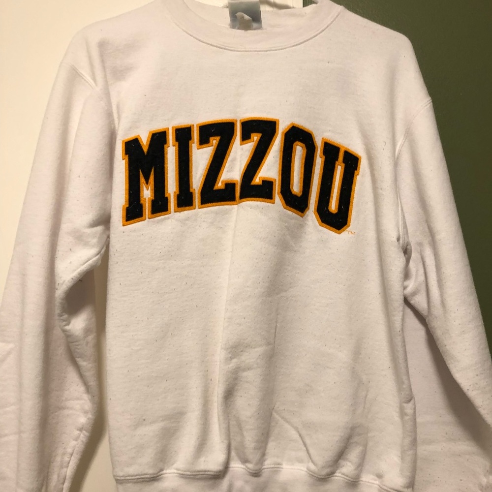 Super comfy vintage white Mizzou sweatshirt!
